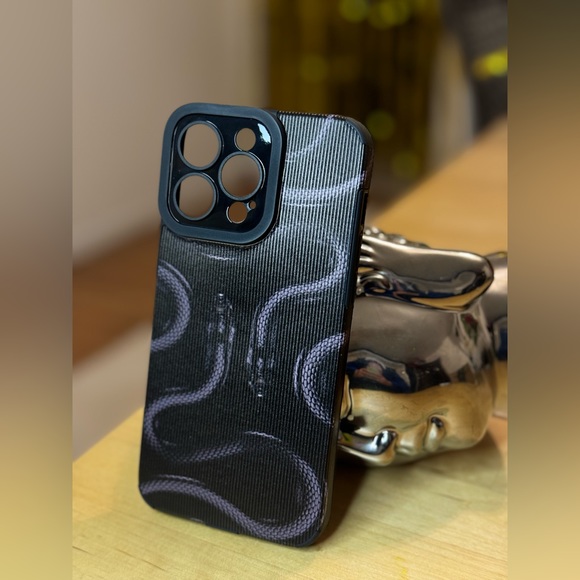 New phone case black snakes for IPhone 15 pro max - Picture 5 of 6